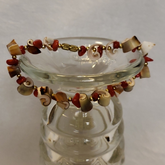 Vintage Shell Bracelet - Picture 1 of 5